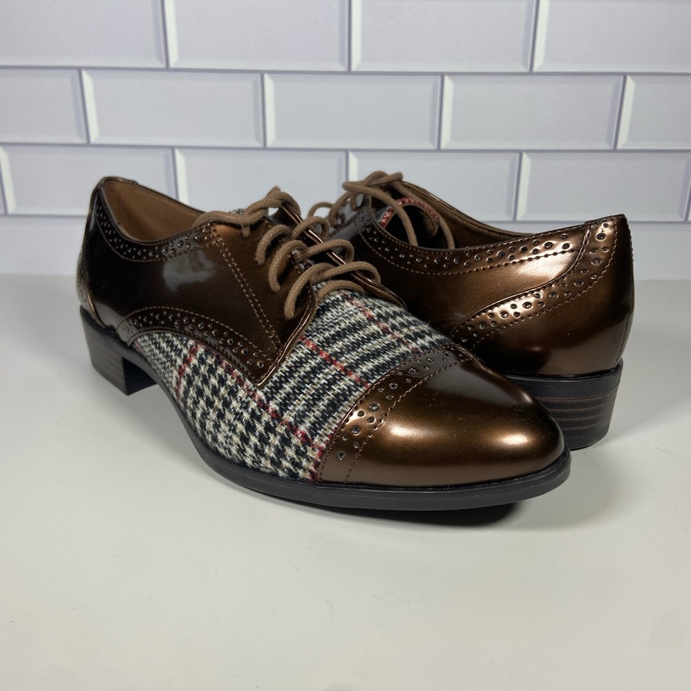 Like new, Anne klein Louisa womens Oxford brown plaid shoes size 8
